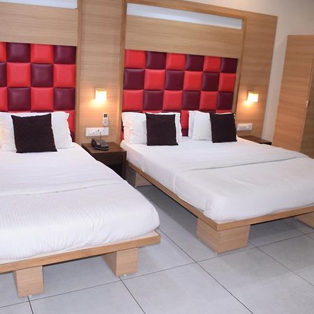 Hotel Viram Pārdi エクステリア 写真