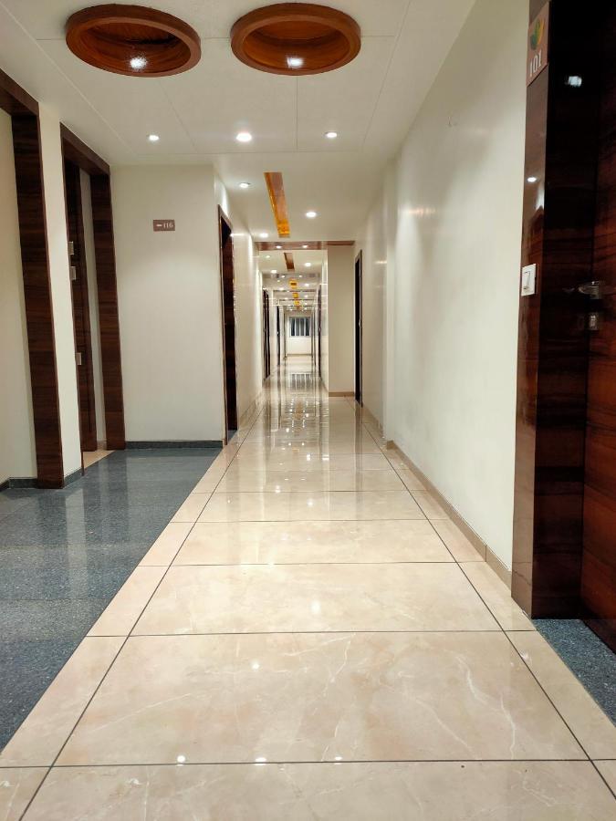 Hotel Viram Pārdi エクステリア 写真