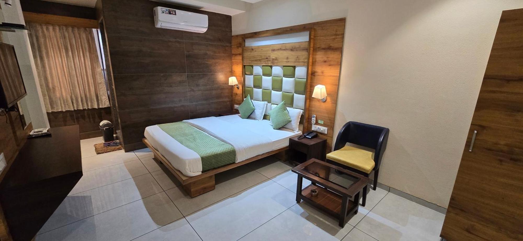 Hotel Viram Pārdi エクステリア 写真