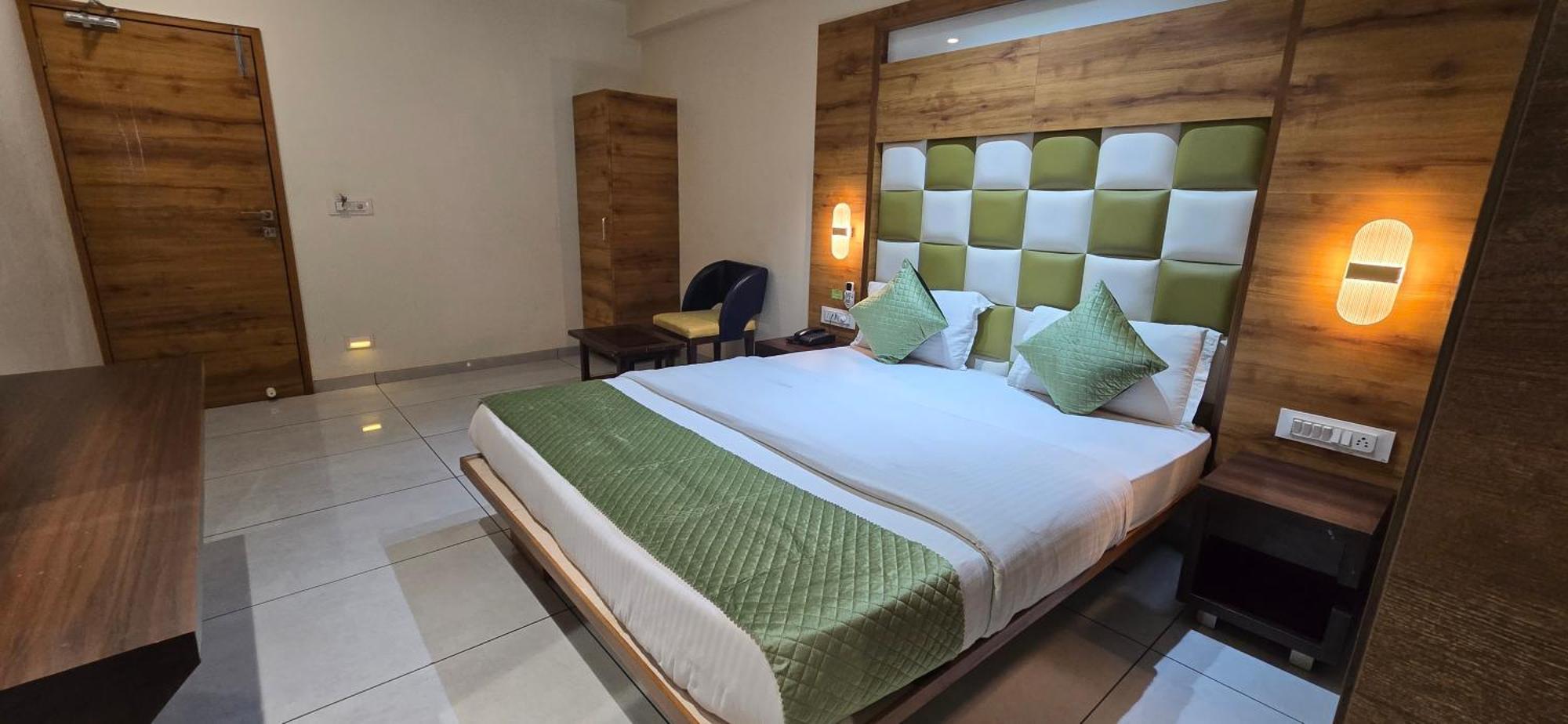 Hotel Viram Pārdi エクステリア 写真